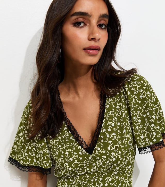 New Look Women's Green Ditsy Floral Lace Trim Mini Tea Dress New Look - 2