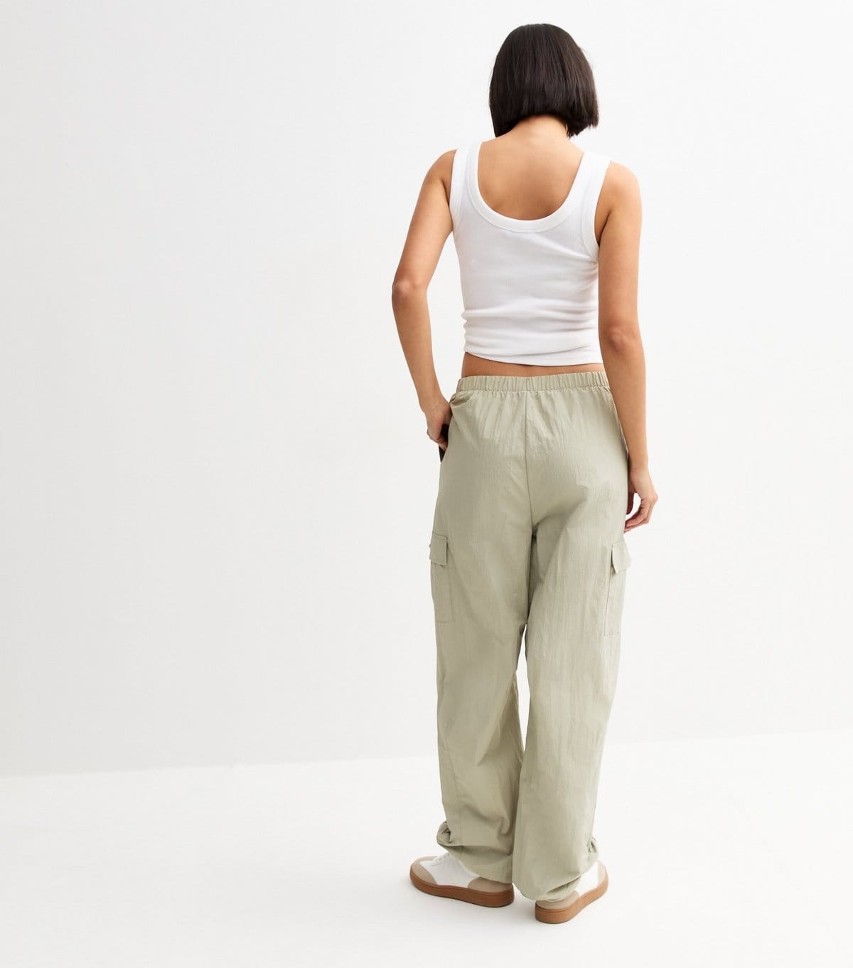 New Look Women's Light Green Crinkle Texture Shell Cargo Trousers New Look - 4