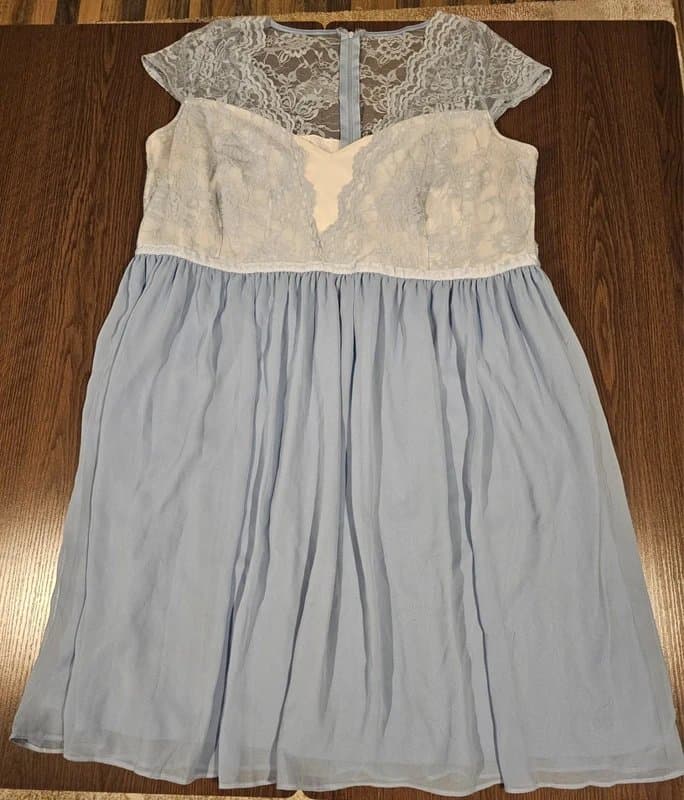 ASOS ASOS Curve Lace & Chiffon Dress – Light Blue – Size UK 24