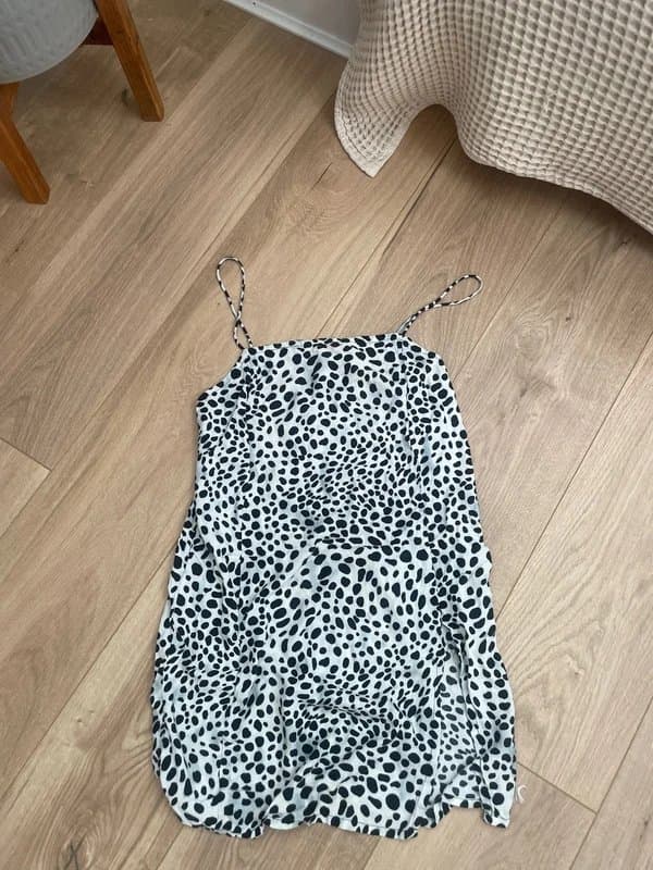 White morel rocks black and white spectacled dress