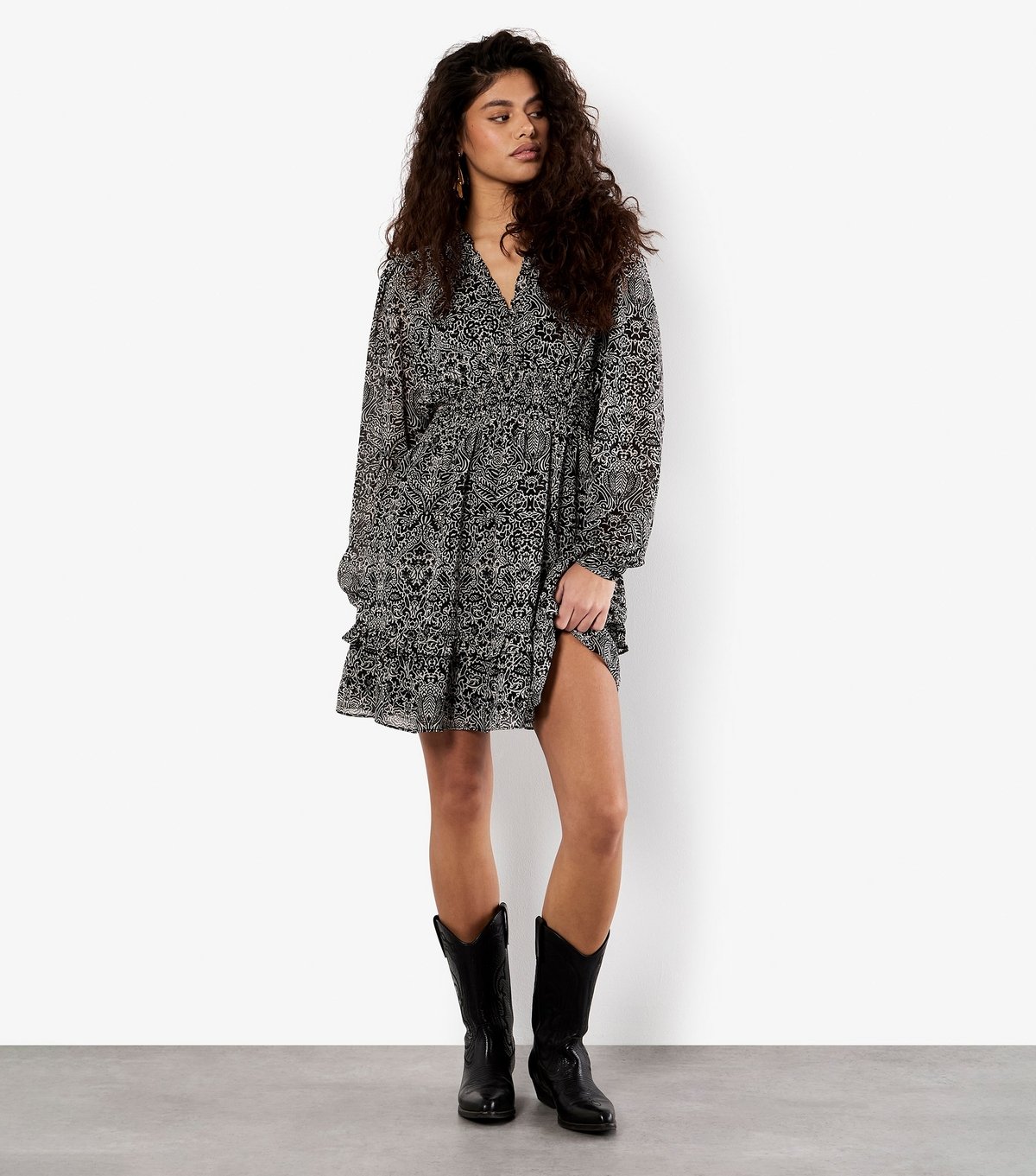 Apricot Women's Black Paisley Print Mini Dress Apricot New Look - 2