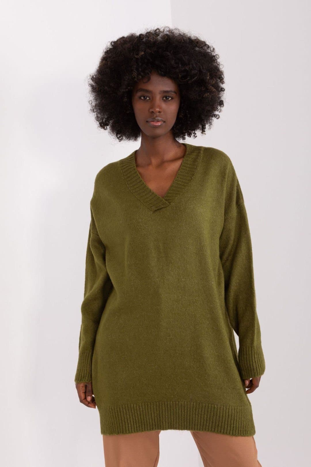 Love Lace Love Lace Women's Heart Neck Acrylic Sweater in Green