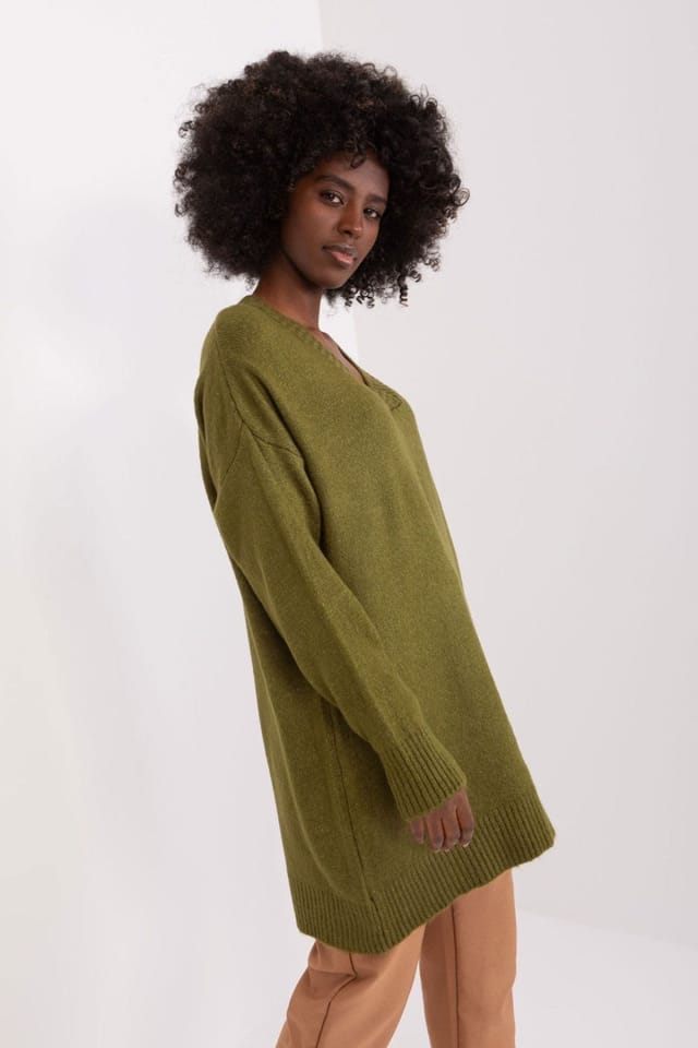 Love Lace Love Lace Women's Heart Neck Acrylic Sweater in Green - 2