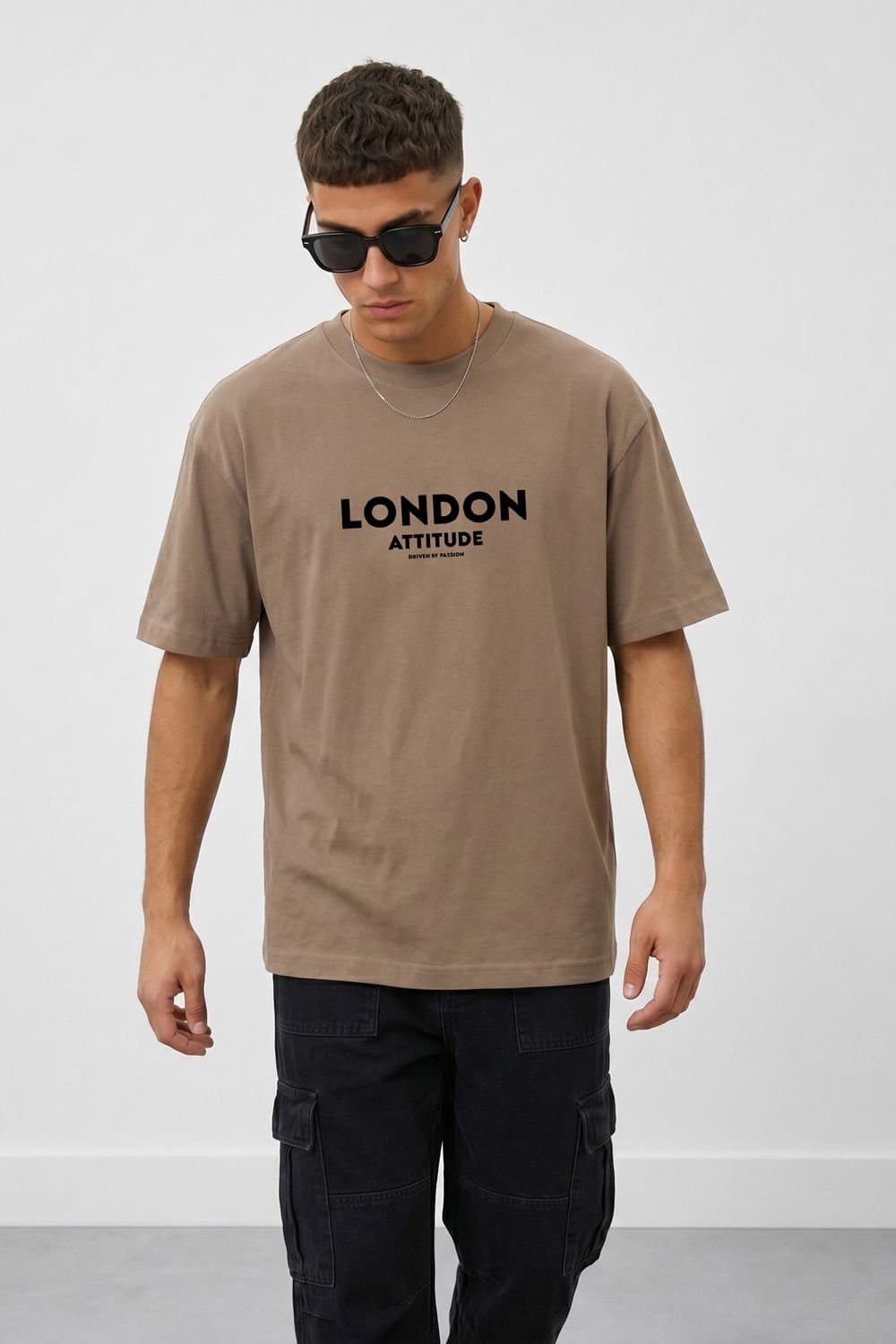 LONDON ATTITUDE LONDON ATTITUDE Men's Japanese Inspired Premium Cotton Relaxed Fit T-Shirt in Brown