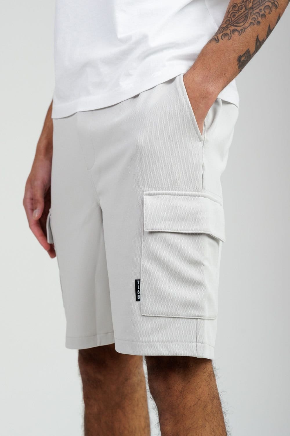 Tokyo Laundry Tokyo Laundry Men's Cargo-Style Shorts in Grey - 4