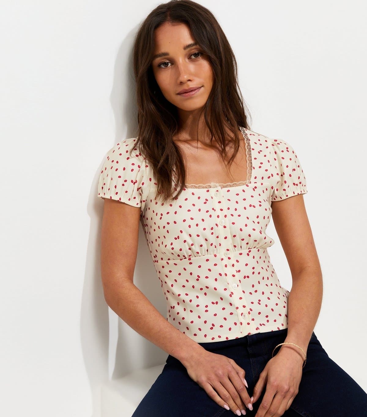 New Look Women's Cream Lips Print Lace Trim Milkmaid Top New Look