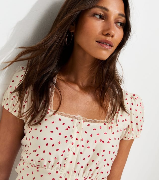 New Look Women's Cream Lips Print Lace Trim Milkmaid Top New Look - 2