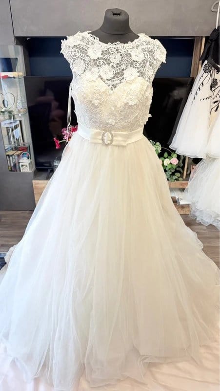 Tom Flowers Cream Lace Wedding Gown Size 14
