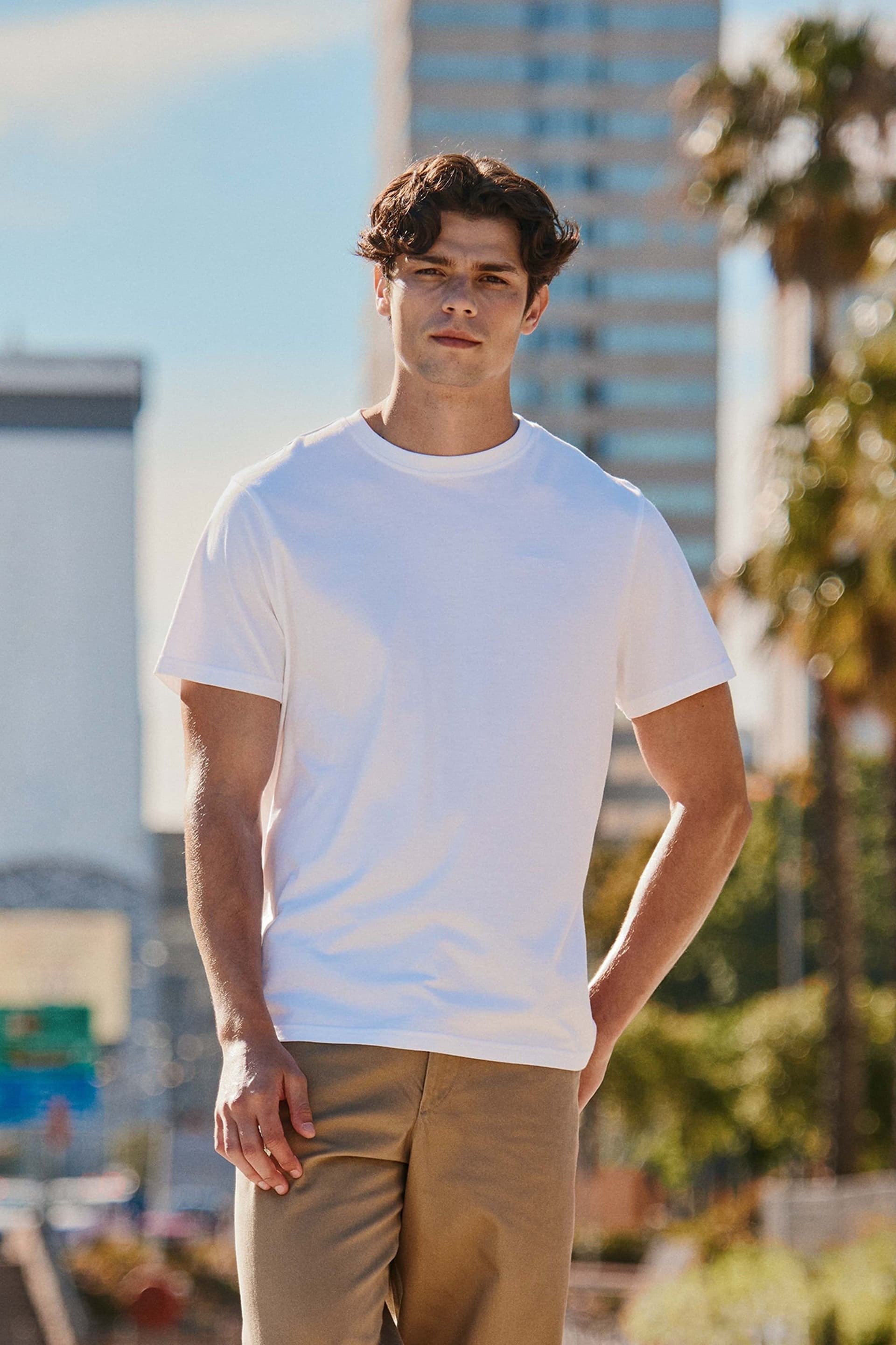 Animal Animal Men's 'Icon' Logo Print Lightweight Cotton Relaxed Fit Casual T-Shirt in White