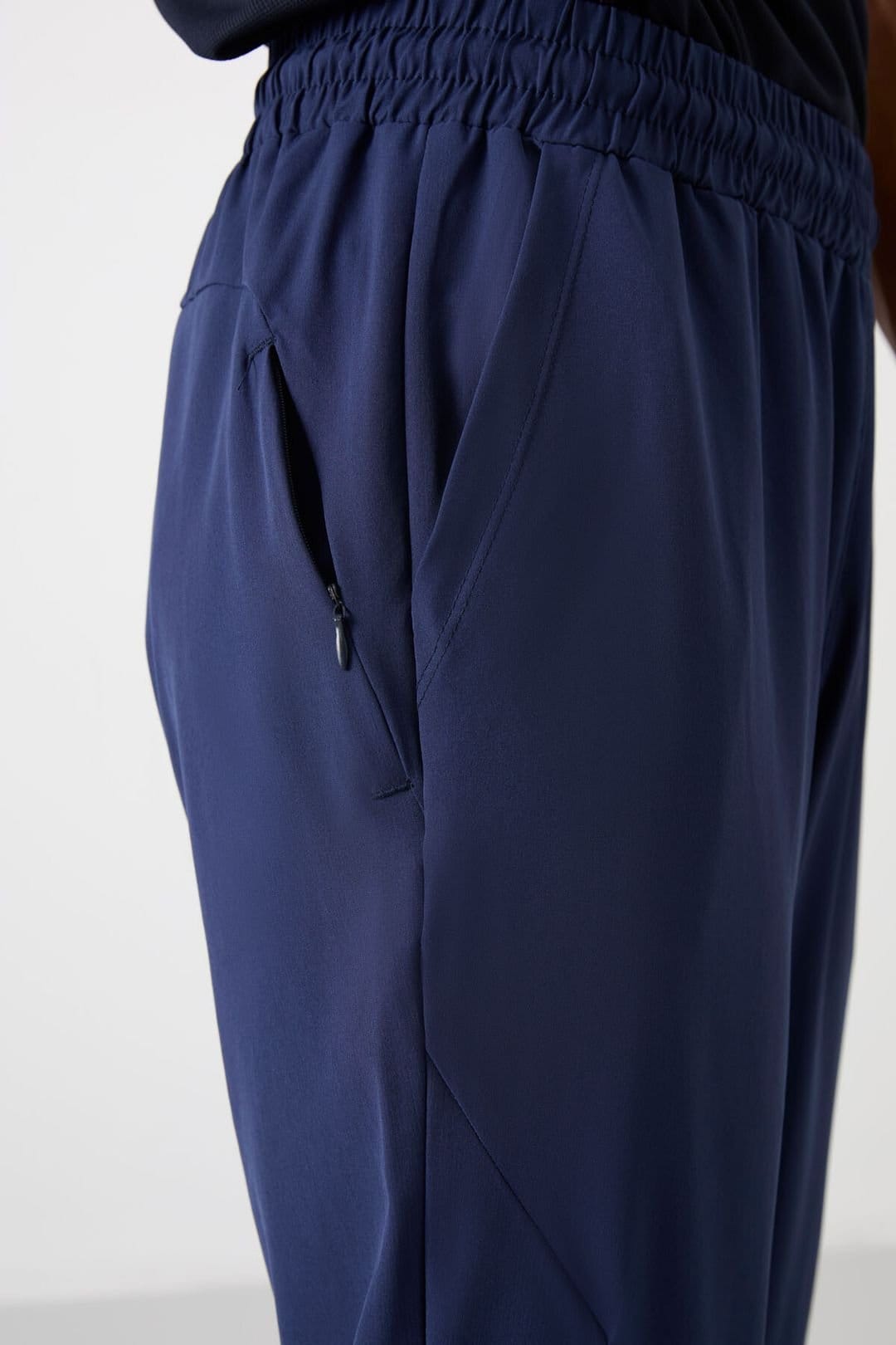 Tommy Life Tommy Life Men's Straight-leg Seamless Sweatpants in Navy - 4