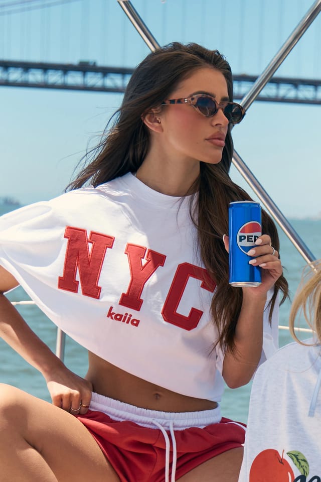 Kaiia Kaiia NYC Print Oversized T-Shirt White & Red Apple - 3