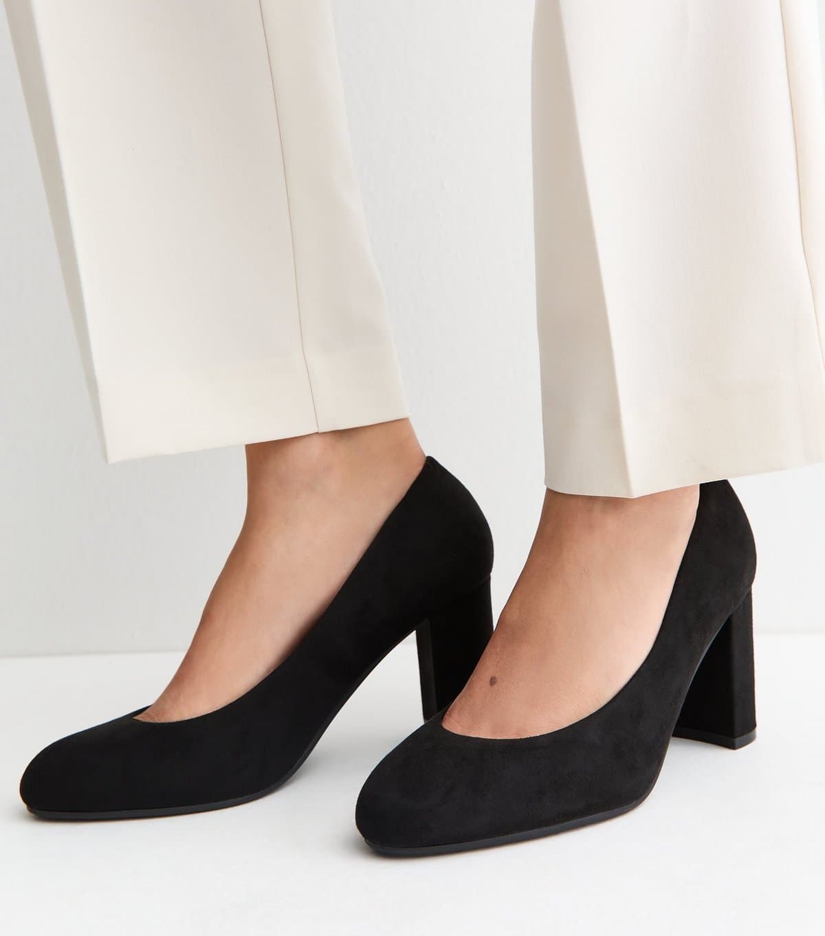 New Look Women's Wide Fit Black Faux Suede Round Toe Block heel Court Shoes New Look