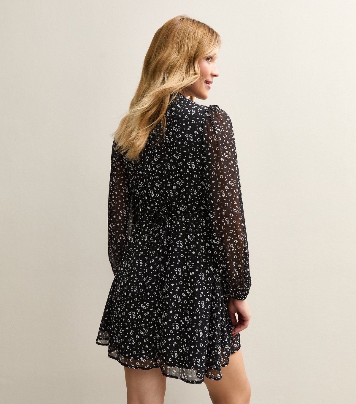 New Look Women's Black Chiffon Floral Mini Dress New Look - 4