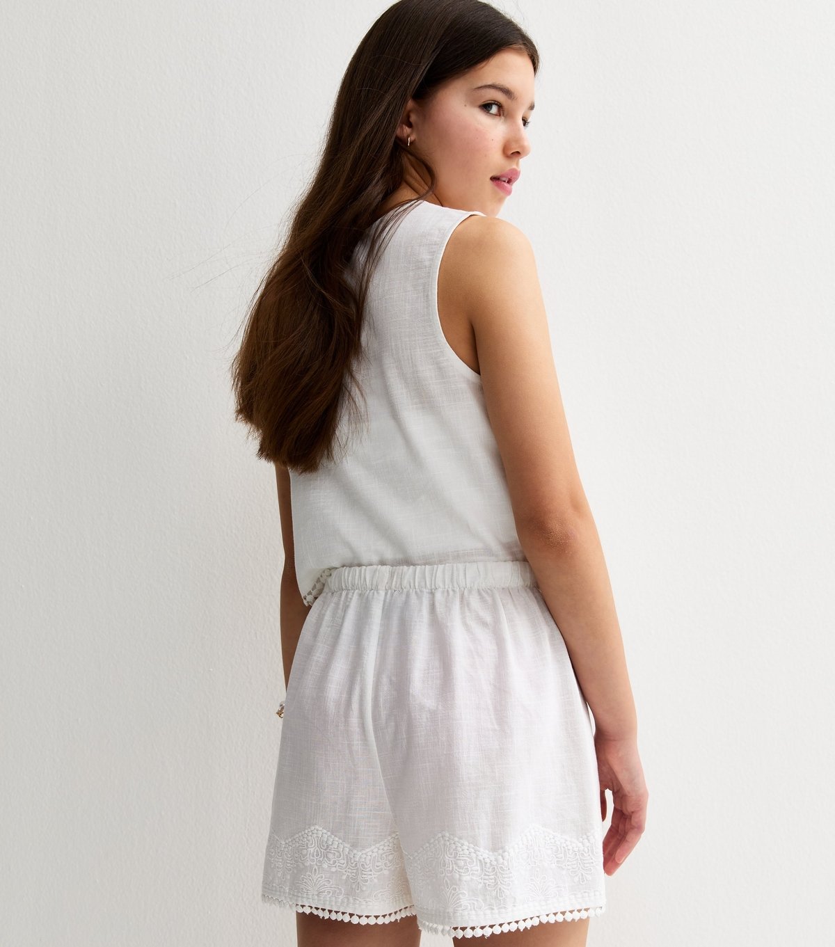 New Look Girls' White Cotton Embroidered Shorts New Look - 4