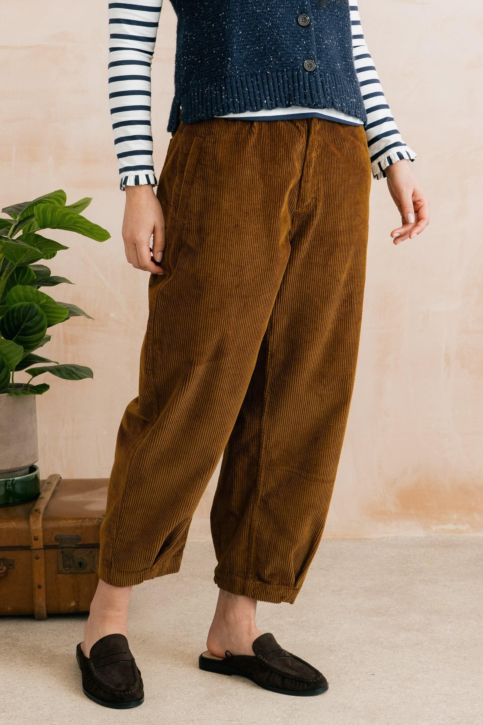 Lily & Me Lily & Me Women's Relaxed Barrel Leg Beautifully Soft Corduroy Trousers in Camel