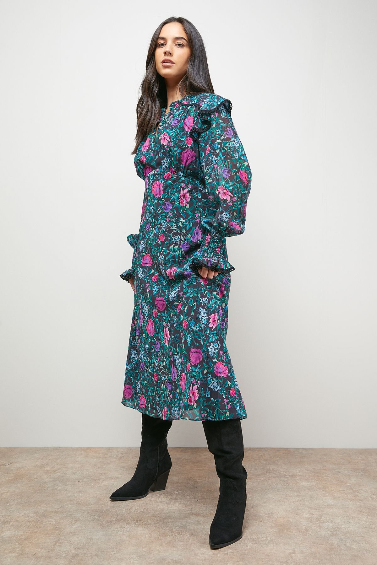 Oasis Oasis Women's Printed Shirred Cuff Tea Midi Dress in Black - 4