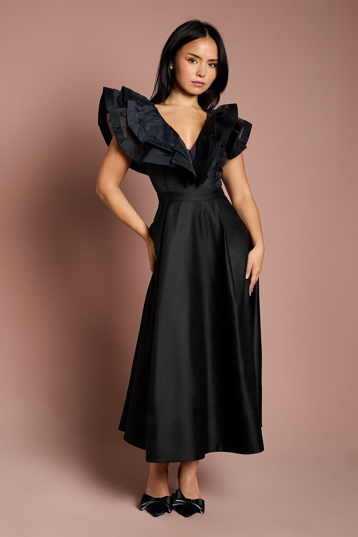 Coast Coast Women's Petite Volume Frill Shoulder Midi Dess in Black