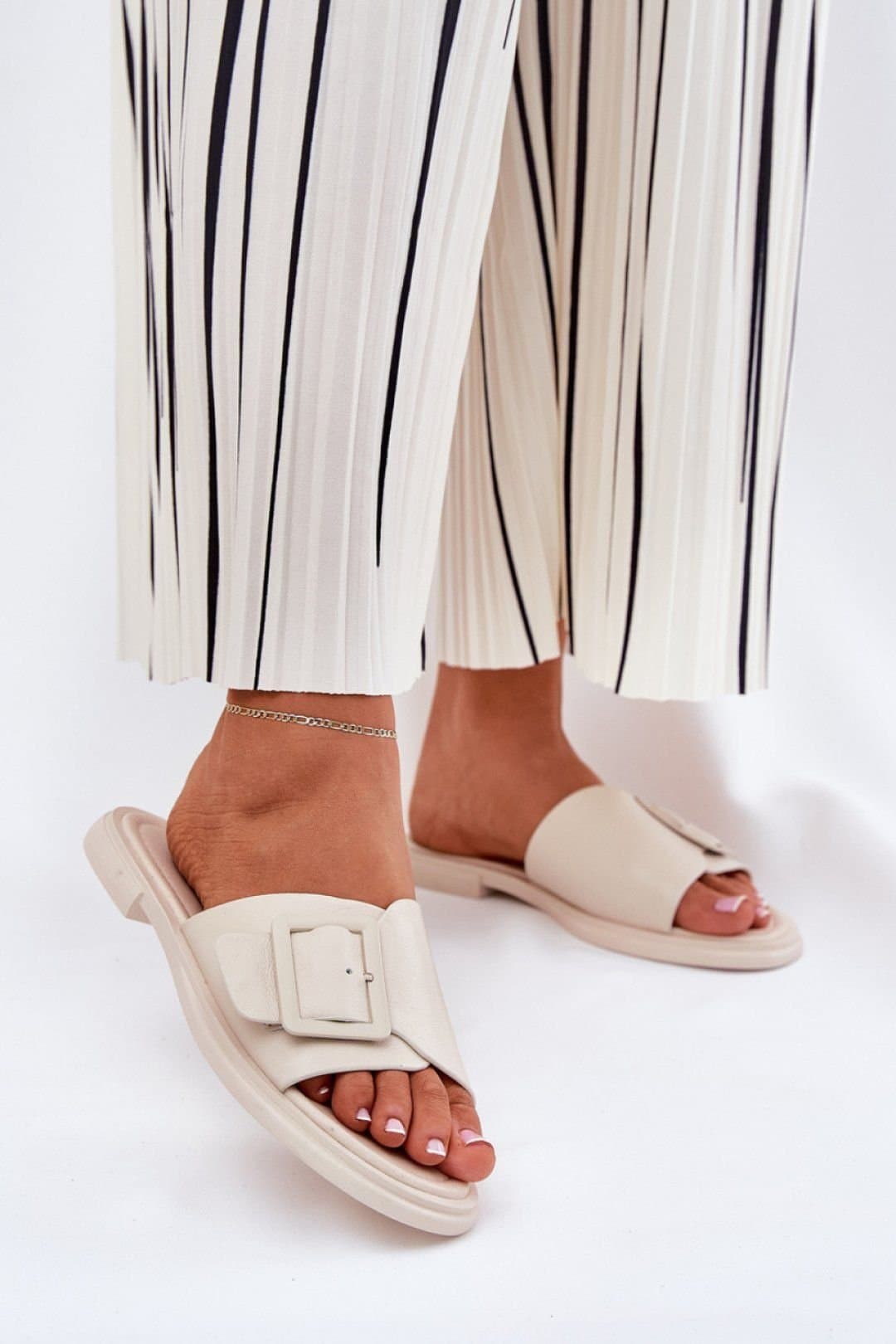 Love Lace Love Lace Beige Flat Sandals with Large Front Buckle