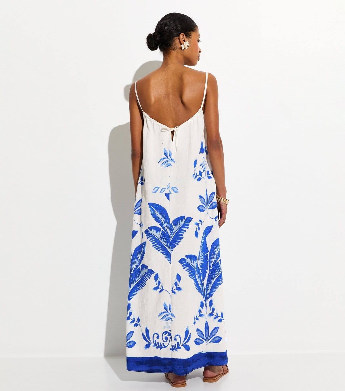 New Look Women's White and Blue Painted Leaf Pattern Beach Maxi Dress New Look - 4