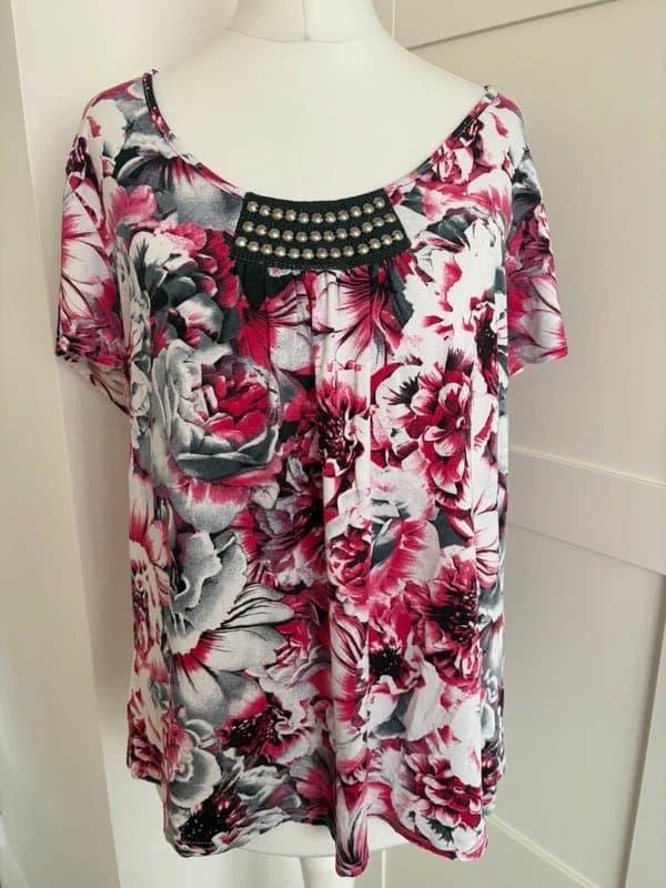 ROMAN Roman Originals Floral Top Size 18 Pink Black White Beaded Neck Short Sleeve Stretch Blouse Tunic