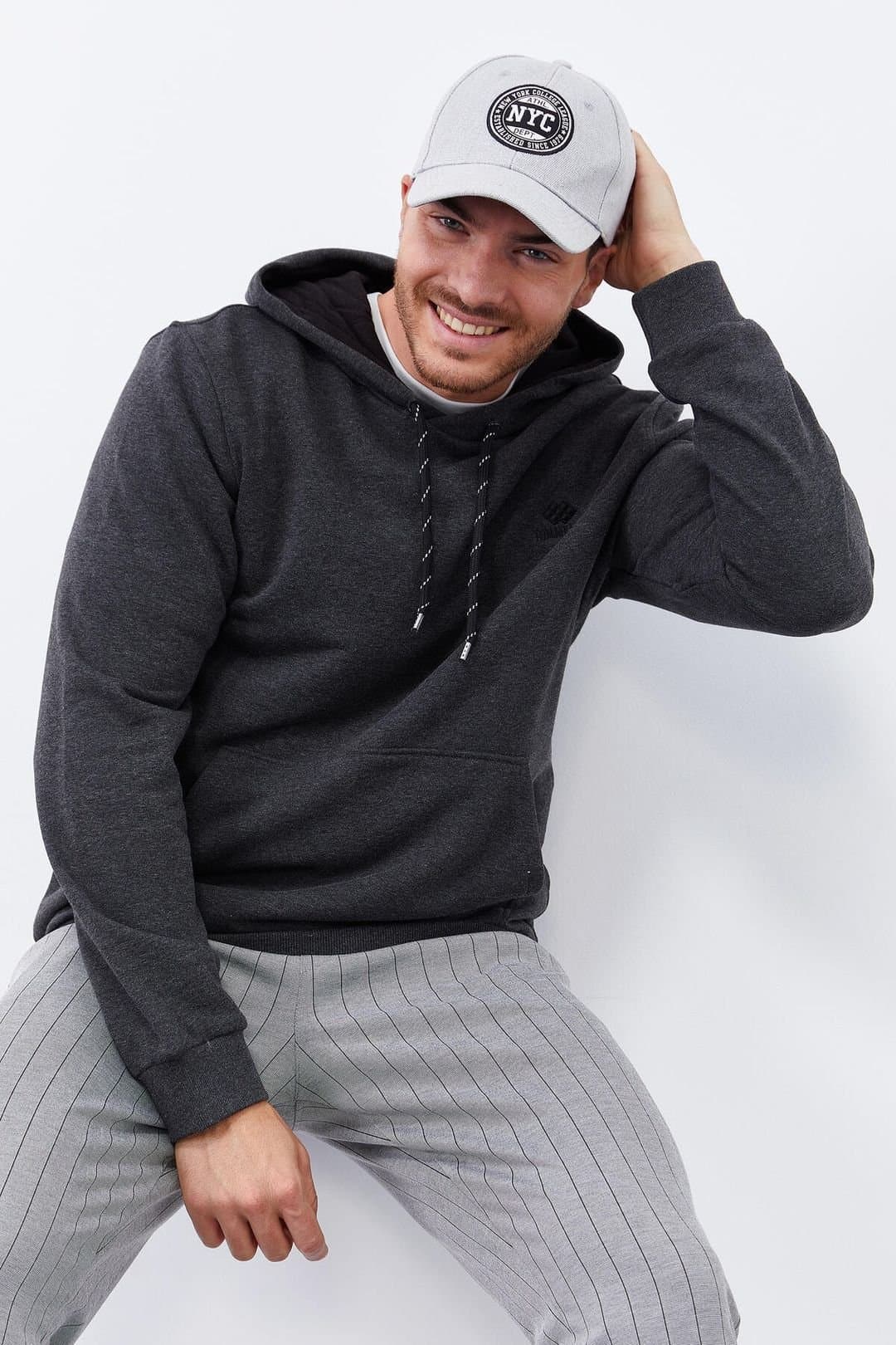 Tommy Life Tommy Life Men's Solid Hooded Sweatshirt With Pocket in Charcoal