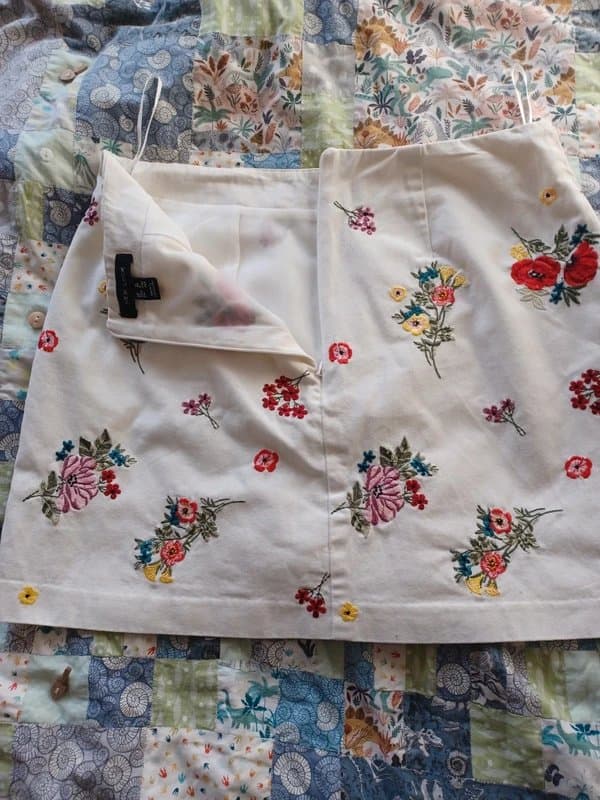 New Look Gorgeous floral embroidered A-line mini skirt. Size 12