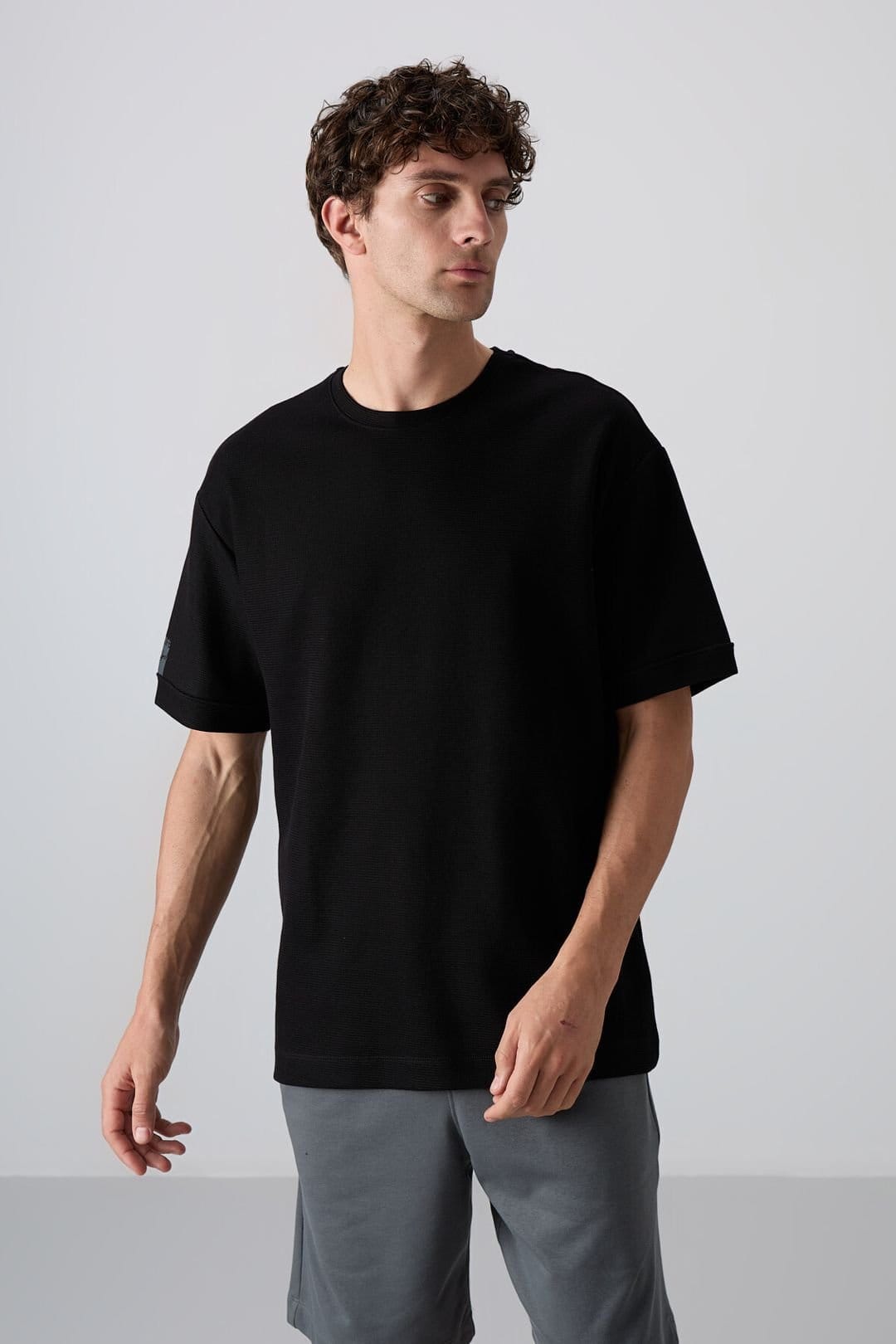 Tommy Life Tommy Life Men's Oversized Crew Neck T-Shirt With Patch in Black - 4