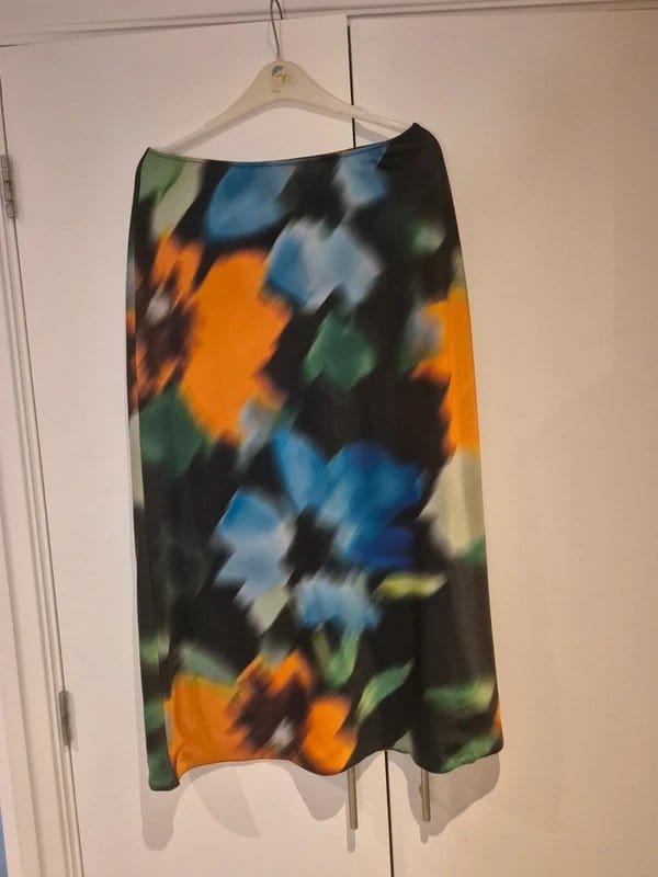 ASOS Design ASOS Design satin bias midi skirt in abstract print - size 14 - 1