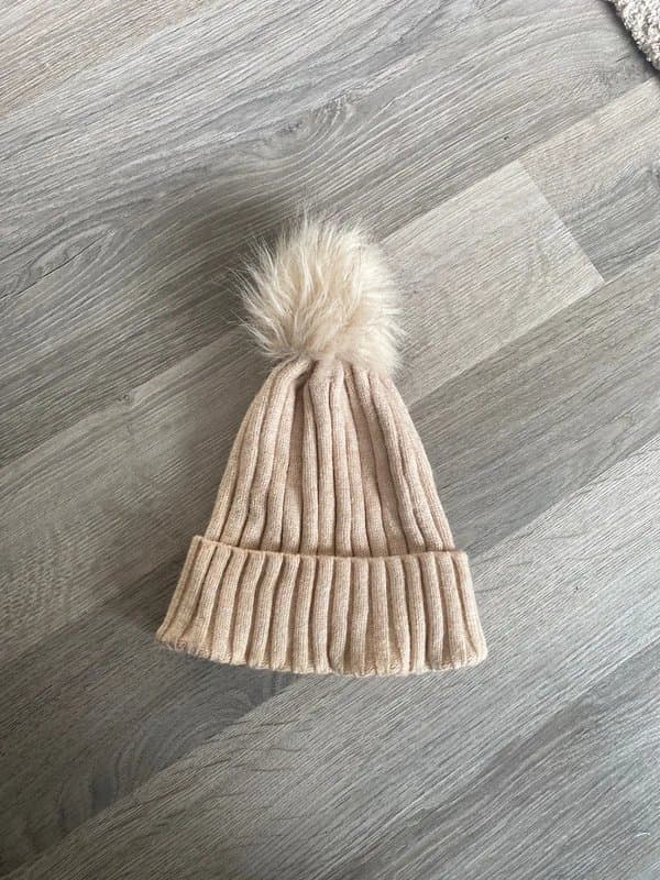 Primark Primark cream bobble hat
