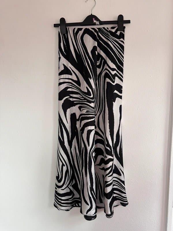 New Look Satin swirl print skirt
