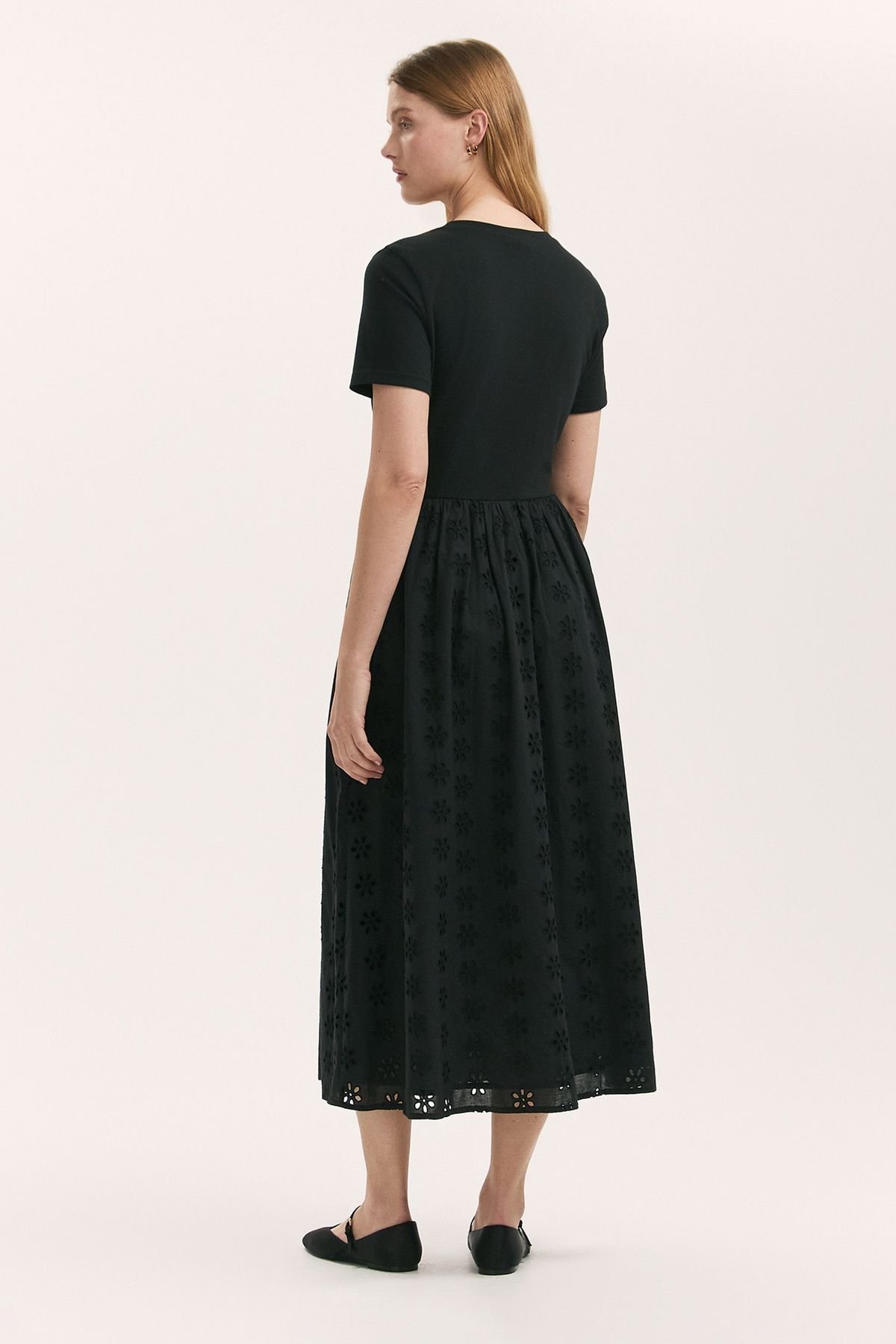 Finery London Finery London Women's Brea Embroidered Gathered Midi Dress in Black - 3