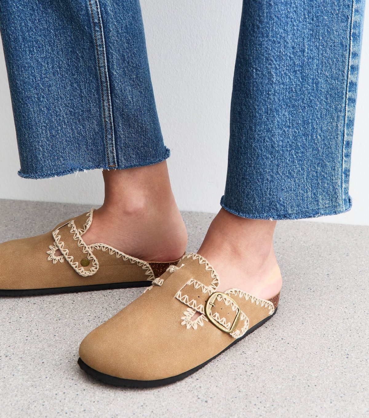 New Look Women's Brown Faux Suede Whipstitched Mules New Look - 2