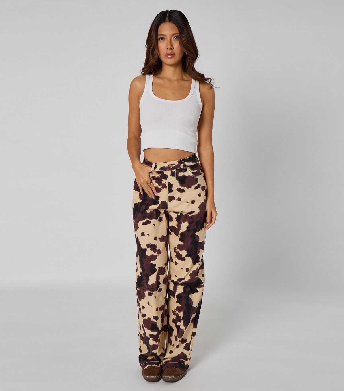 Urban Bliss Women's Brown Cow Print Wide Leg Jeans Urban Bliss New Look - 2