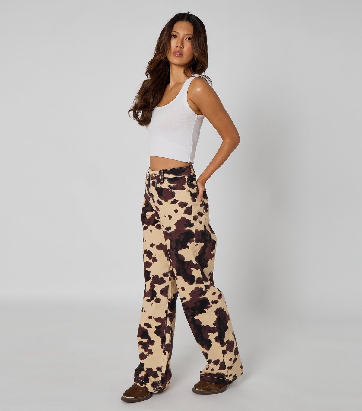 Urban Bliss Women's Brown Cow Print Wide Leg Jeans Urban Bliss New Look - 4