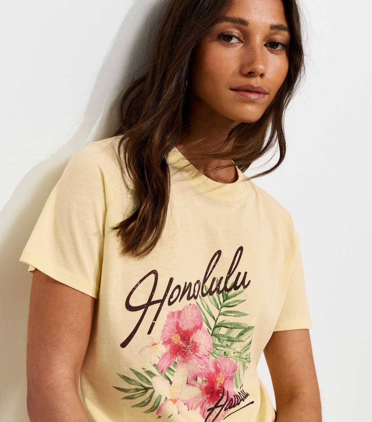 New Look Women's Light Yellow Cotton Honolulu Print T-Shirt New Look