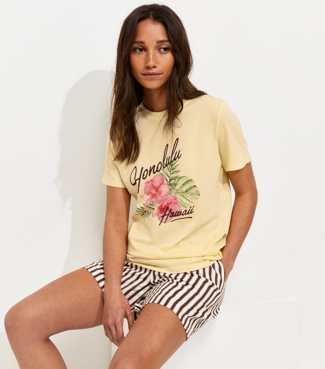 New Look Women's Light Yellow Cotton Honolulu Print T-Shirt New Look - 2