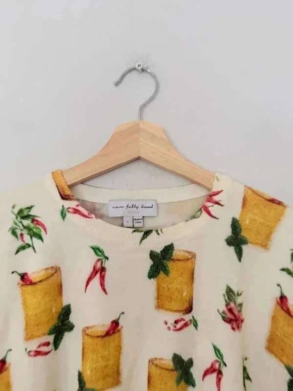 Never Fully Dressed Never Fully Dressed Jumper Size Large Beige Yellow Chilli Print Bright Novelty .
