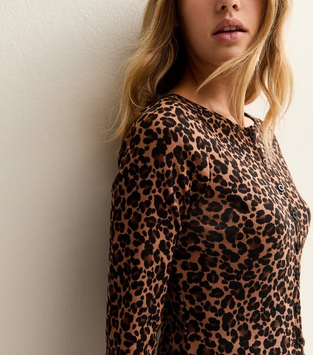 New Look Women's Brown Leopard Print Crew Neck Top New Look - 3