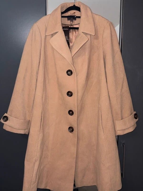 Ann Harvey New Ann Harvey trench coat,