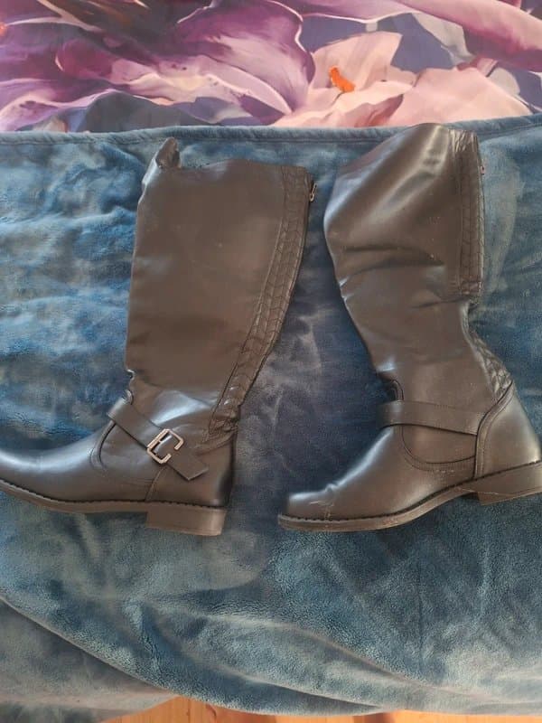 ASOS Size 7 black flat boots