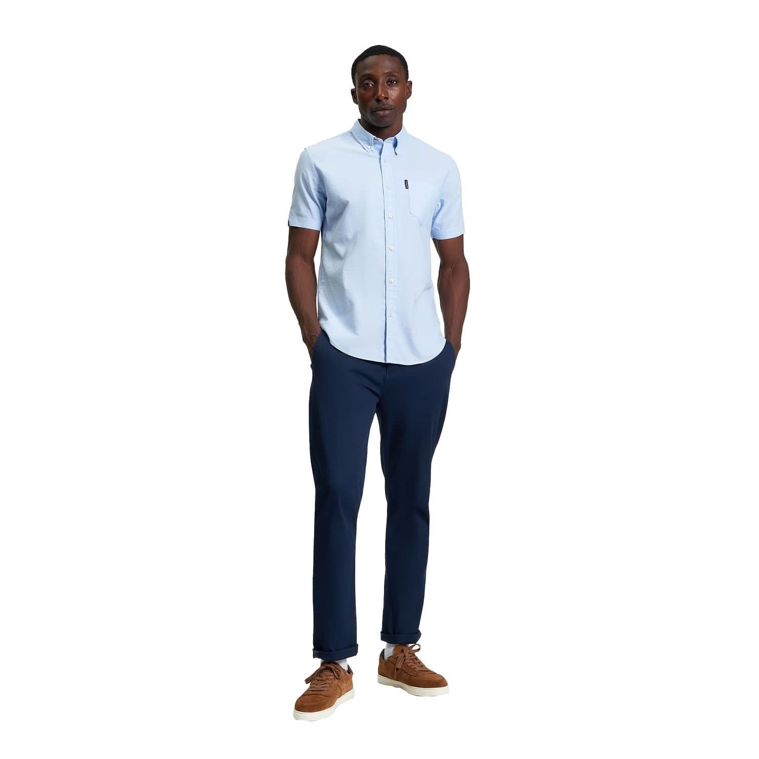 Ben Sherman Ben Sherman Men's Signature Oxford Short-Sleeved Shirt in Baby Blue