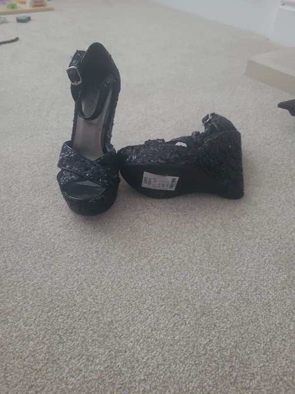 New Look Womens black sequin wedges