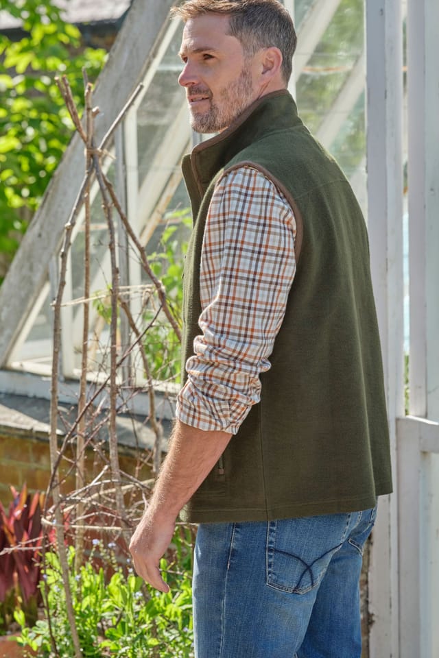 WoolOvers WoolOvers Men's Fleece Gilet in Green - 2