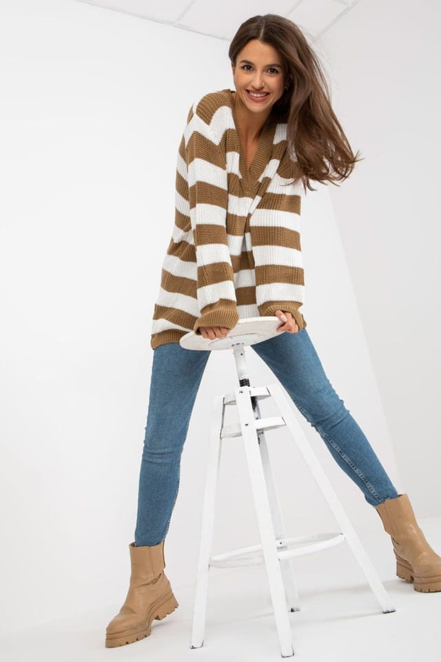 Love Lace Love Lace Women's Loose Long Sleeve Everyday Sweater in Beige - 2