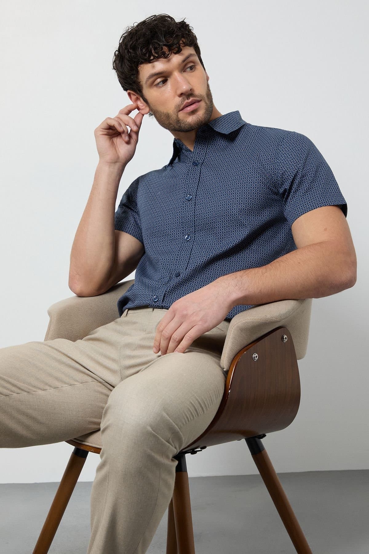 Burton Burton Men's Navy Geometric Print Short Sleeve Shirt