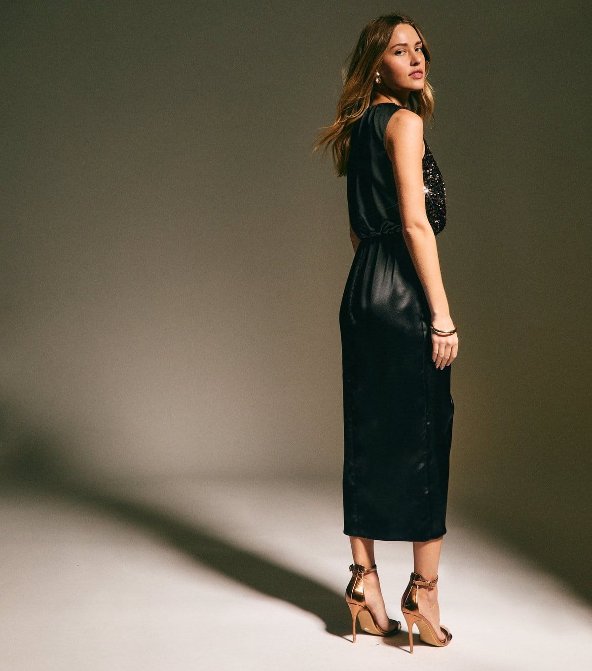 New Look Women's Black and Bronze Sequin 2 in 1 Midi Dress New Look - 4