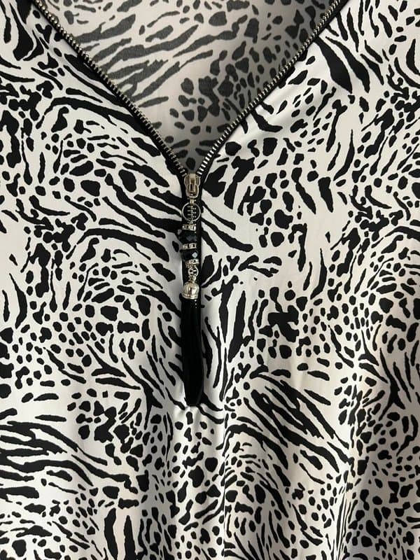 The Unbranded Brand Unbranded Black & White Leopard Print Pattern Zip Tassle Blouse Top Button Sleeve size 16/18