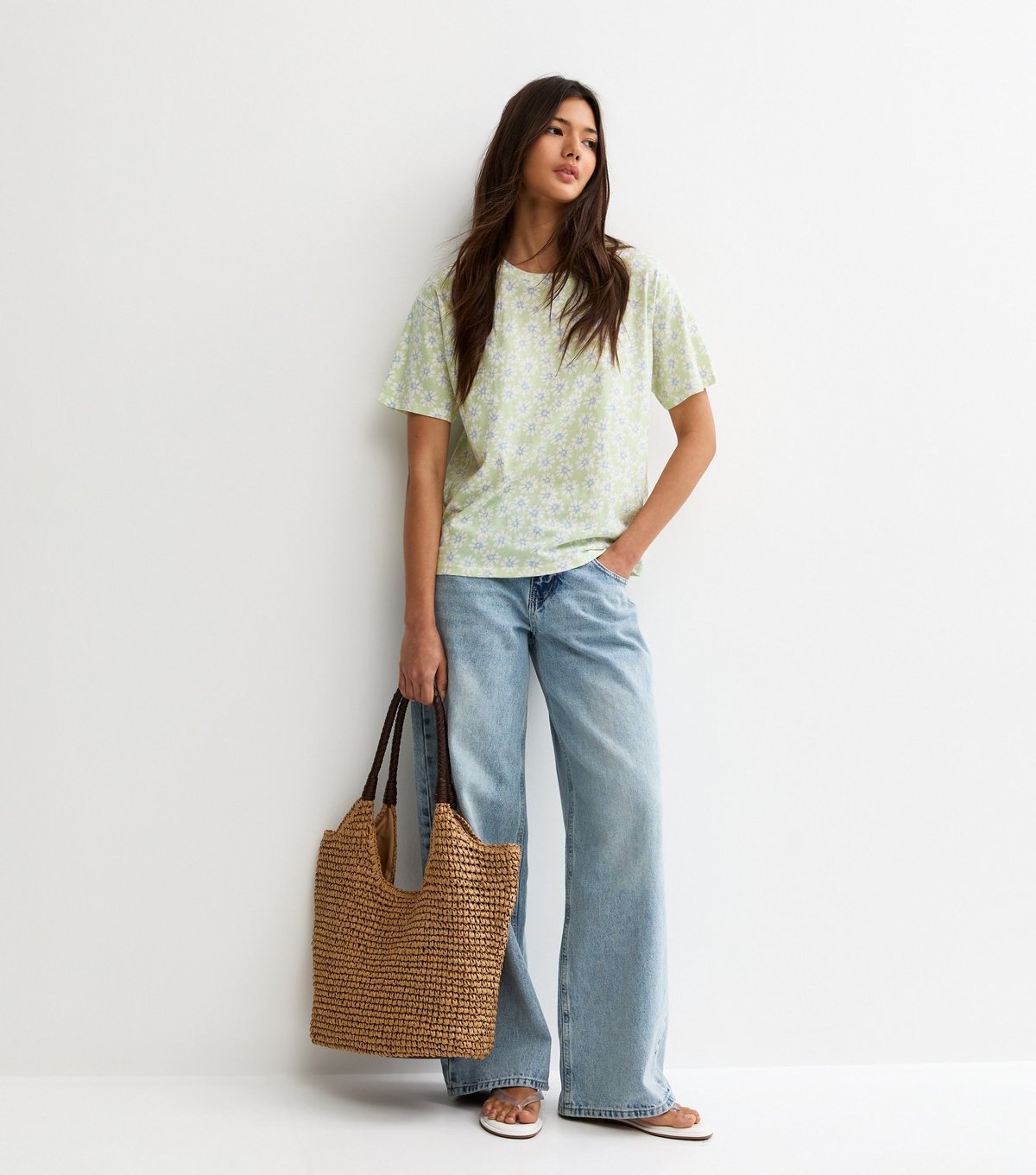 New Look Women's Green Cotton Daisy Print T-Shirt New Look - 3