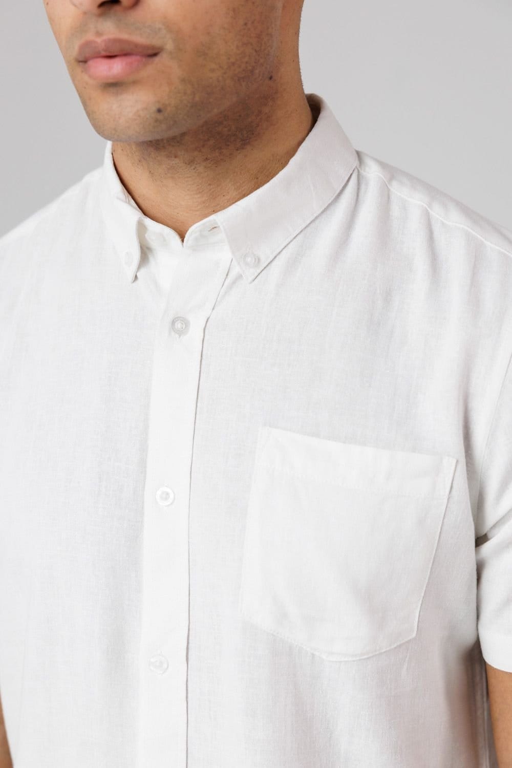 French Connection French Connection Men's Linen Blend Short Sleeve Chest Pocket Shirt in White - 4