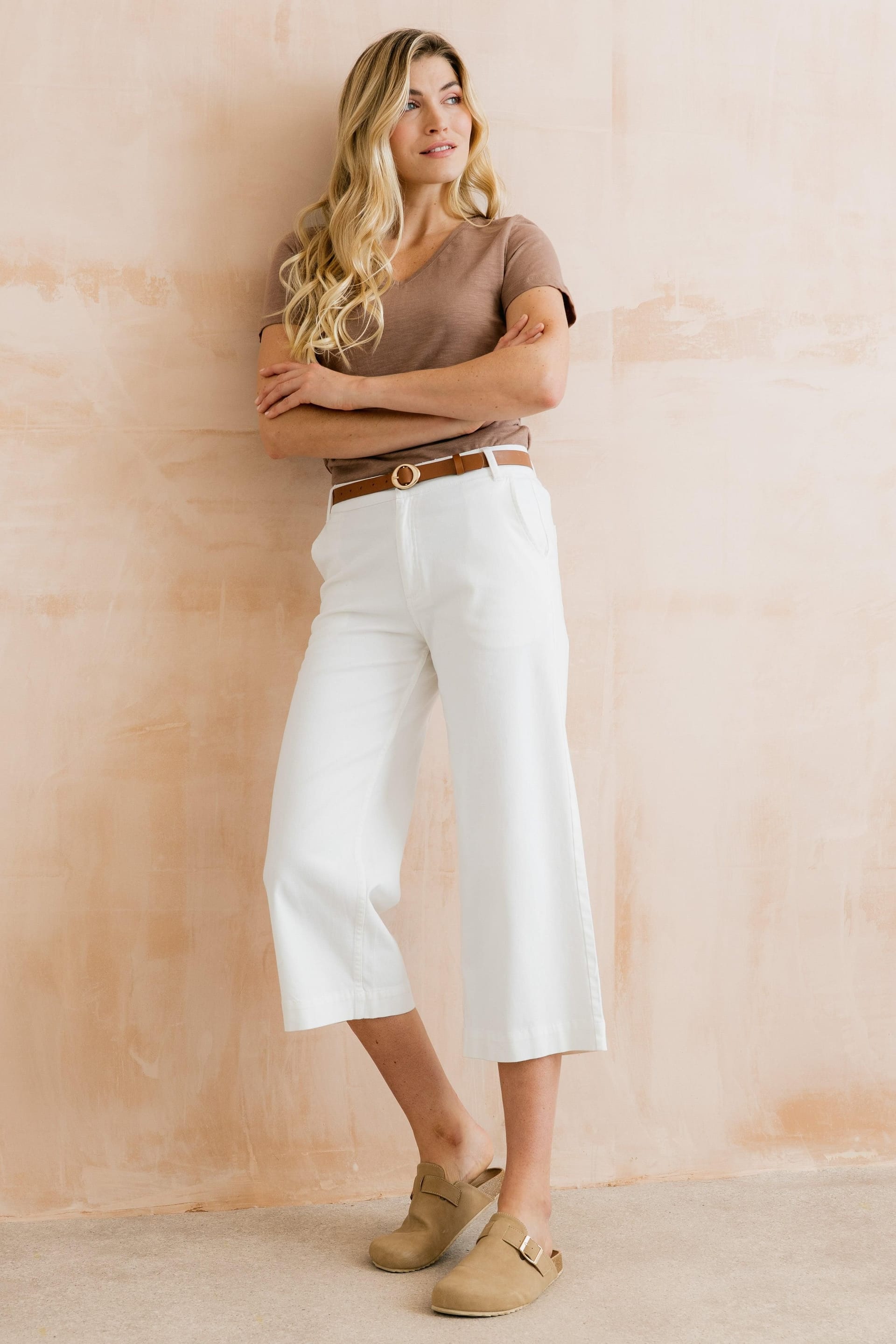 Lily & Me Lily & Me Women's Isla Stretch Twill Crop Trousers in White - 4